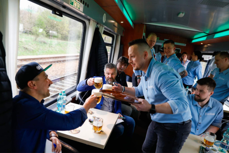 Část soutěže letos proběhla ve vlaku